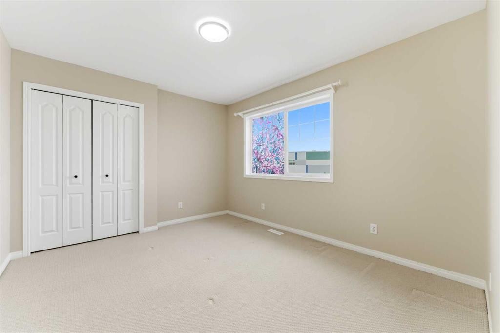29 Royal Birkdale Drive Nw, Calgary, AB - Indoor Photo Showing Other Room
