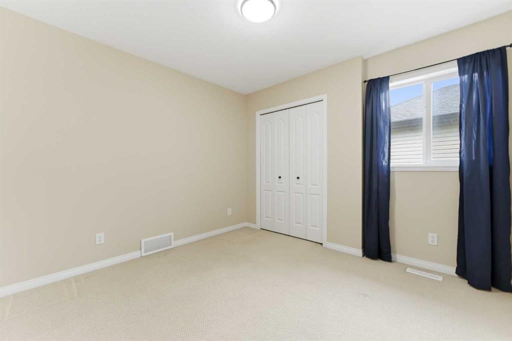29 Royal Birkdale Drive Nw, Calgary, AB - Indoor Photo Showing Other Room
