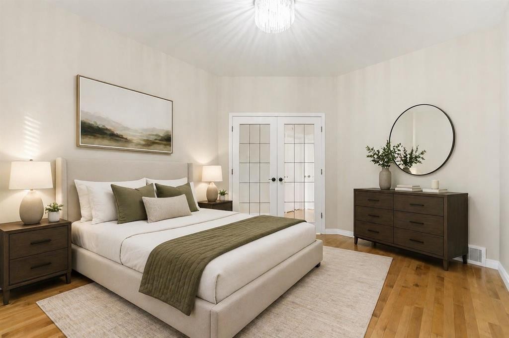 29 Royal Birkdale Drive Nw, Calgary, AB - Indoor Photo Showing Bedroom