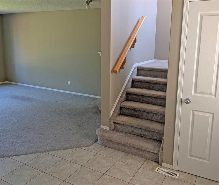 34 Coopers Close Sw, Airdrie, AB - Indoor Photo Showing Other Room