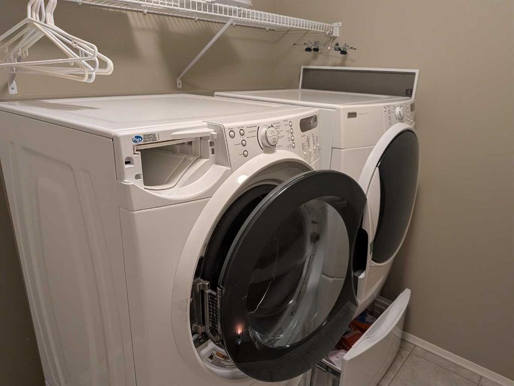 34 Coopers Close Sw, Airdrie, AB - Indoor Photo Showing Laundry Room