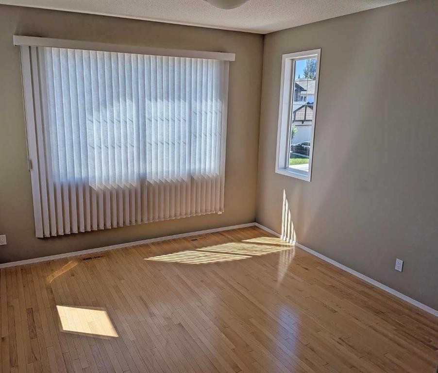 34 Coopers Close Sw, Airdrie, AB - Indoor Photo Showing Other Room