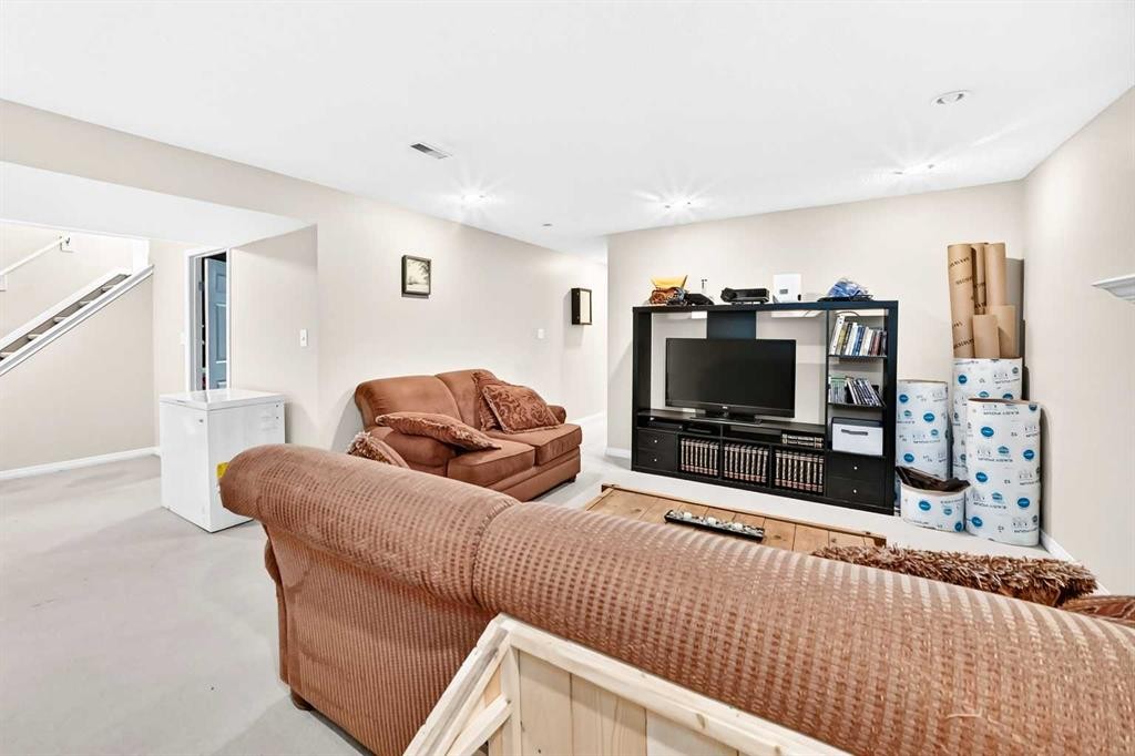 256 Midvalley Place Se, Calgary, AB - Indoor