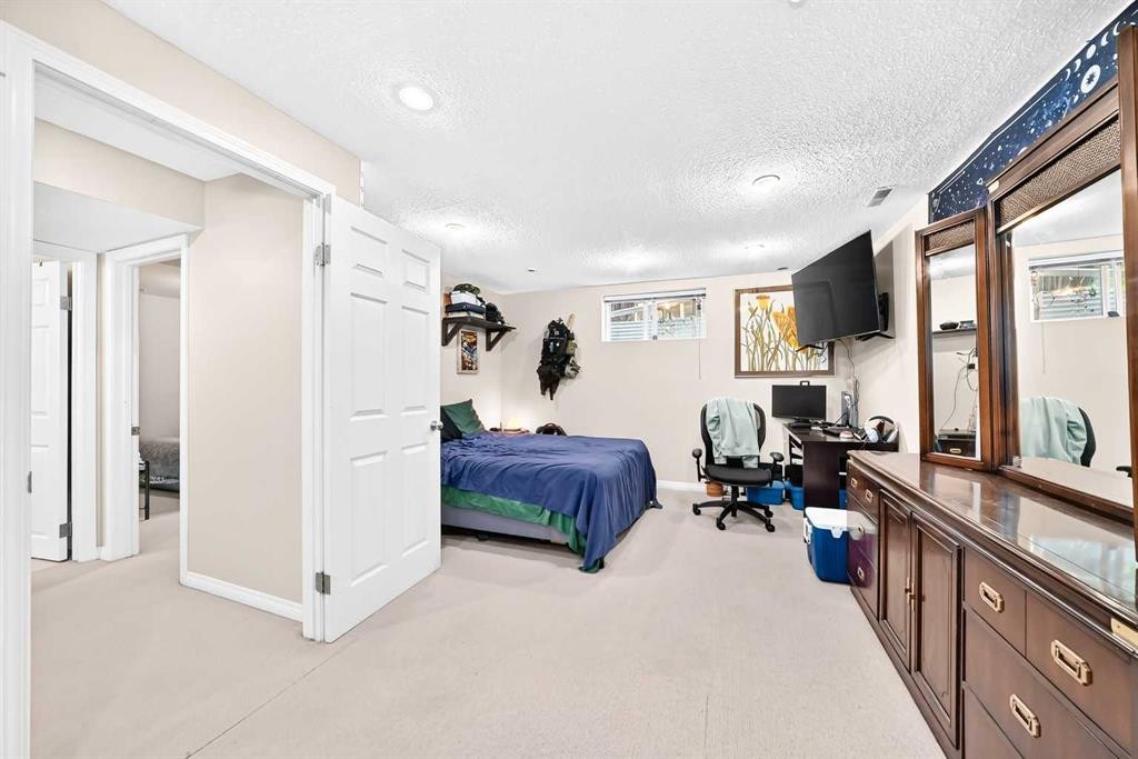 256 Midvalley Place Se, Calgary, AB - Indoor
