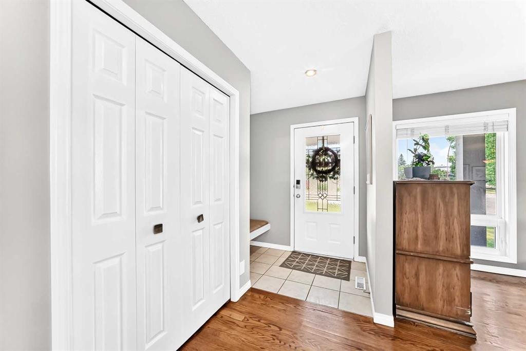 256 Midvalley Place Se, Calgary, AB - Indoor Photo Showing Other Room