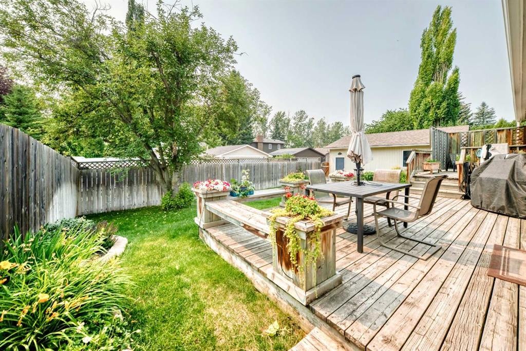 256 Midvalley Place Se, Calgary, AB - Outdoor With Deck Patio Veranda