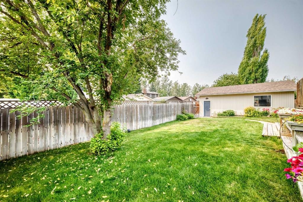 256 Midvalley Place Se, Calgary, AB - Outdoor