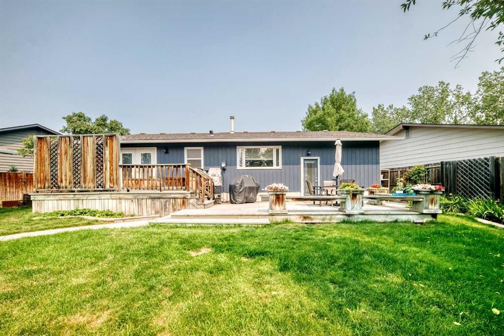 256 Midvalley Place Se, Calgary, AB - Outdoor With Deck Patio Veranda