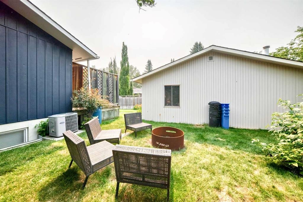 256 Midvalley Place Se, Calgary, AB - Outdoor With Exterior