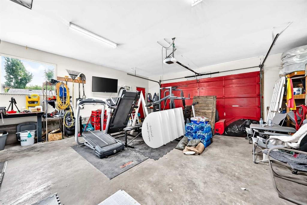 256 Midvalley Place Se, Calgary, AB - Indoor Photo Showing Garage