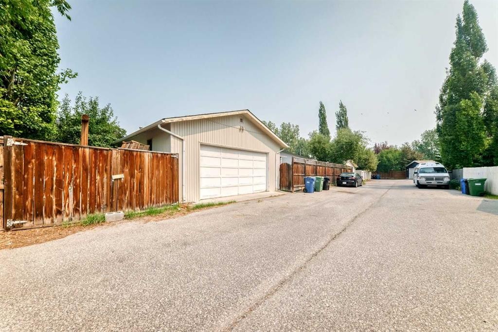 256 Midvalley Place Se, Calgary, AB - Outdoor