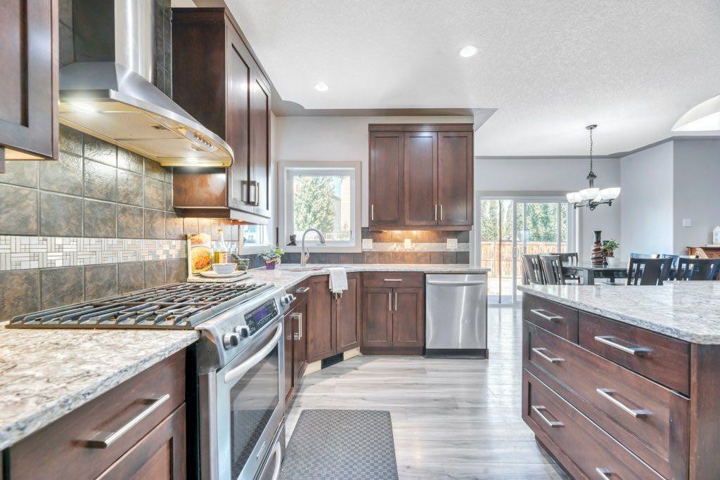 101 Hawkmere Place, Chestermere, AB - Indoor Photo Showing Kitchen With Upgraded Kitchen