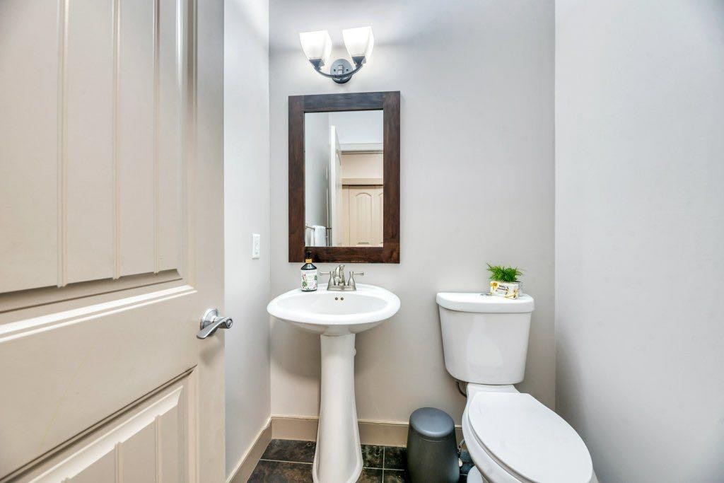 101 Hawkmere Place, Chestermere, AB - Indoor Photo Showing Bathroom