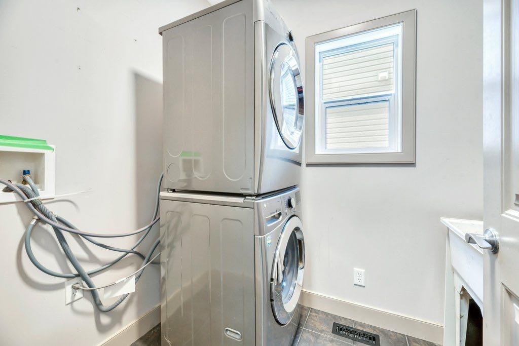 101 Hawkmere Place, Chestermere, AB - Indoor Photo Showing Laundry Room
