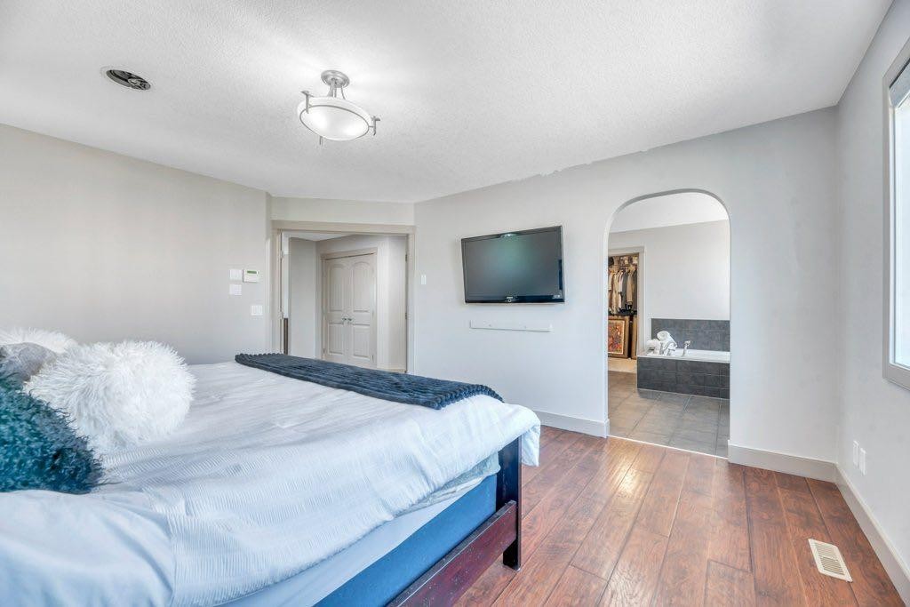 101 Hawkmere Place, Chestermere, AB - Indoor Photo Showing Bedroom