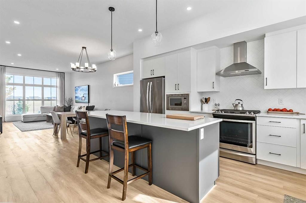 99 Masters Road Se, Calgary, AB - Indoor Photo Showing Kitchen With Upgraded Kitchen