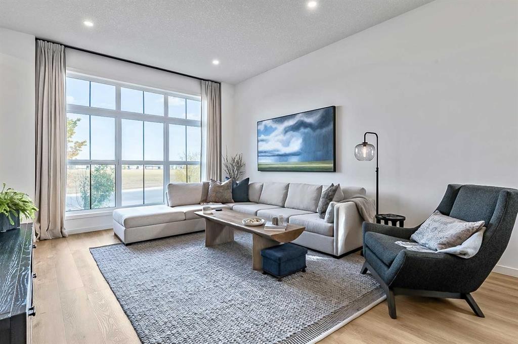 99 Masters Road Se, Calgary, AB - Indoor Photo Showing Living Room