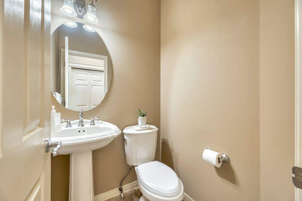 243 Westchester Boulevard, Chestermere, AB - Indoor Photo Showing Bathroom