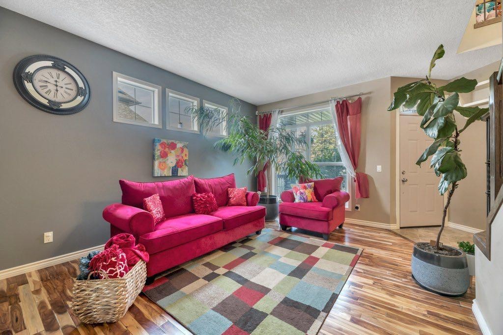 243 Westchester Boulevard, Chestermere, AB - Indoor Photo Showing Living Room