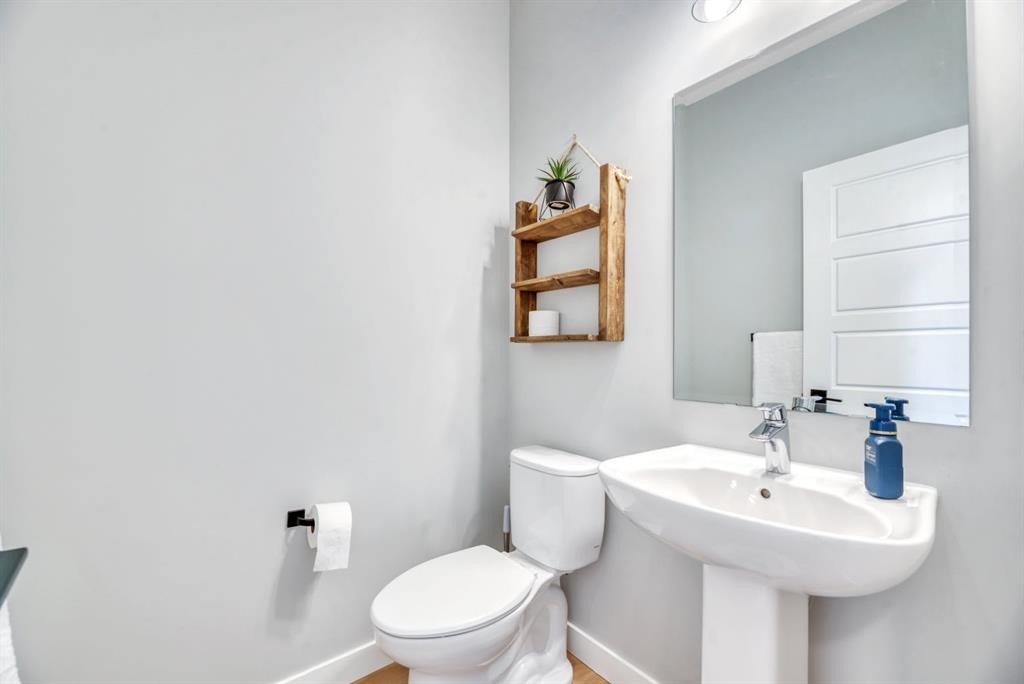 303 Dawson Harbour Court, Chestermere, AB - Indoor Photo Showing Bathroom