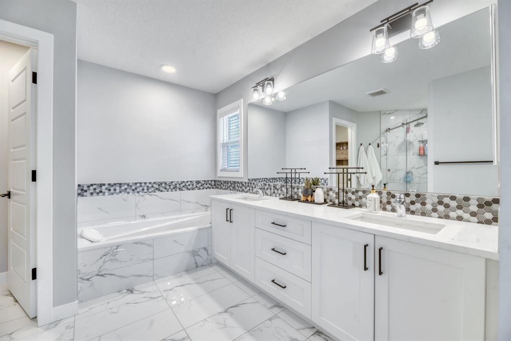 303 Dawson Harbour Court, Chestermere, AB - Indoor Photo Showing Bathroom