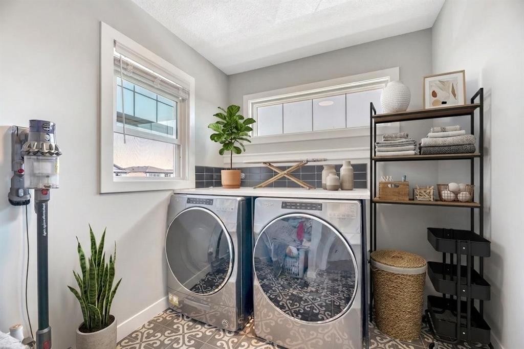 303 Dawson Harbour Court, Chestermere, AB - Indoor Photo Showing Laundry Room