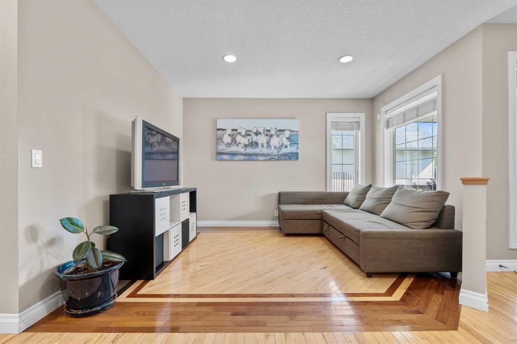 92 Cranston Drive Se, Calgary, AB - Indoor Photo Showing Living Room