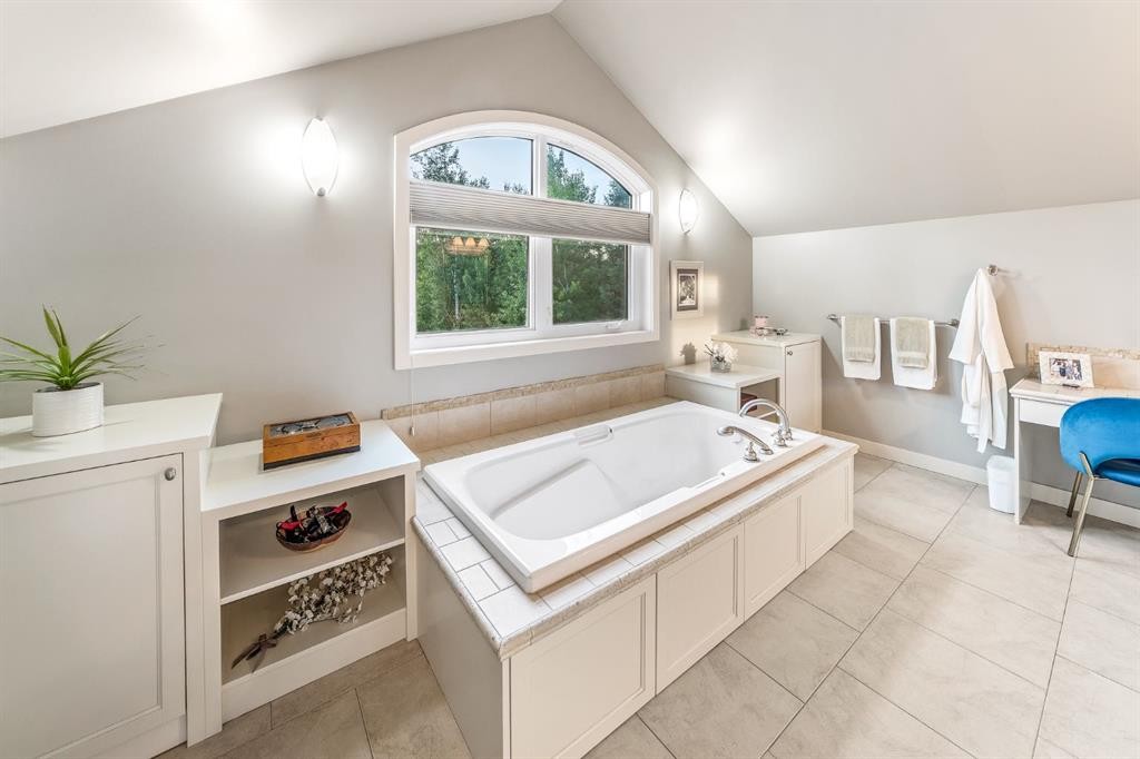 27 Snowberry Gate, Rural Rocky View County, AB - Indoor Photo Showing Bathroom