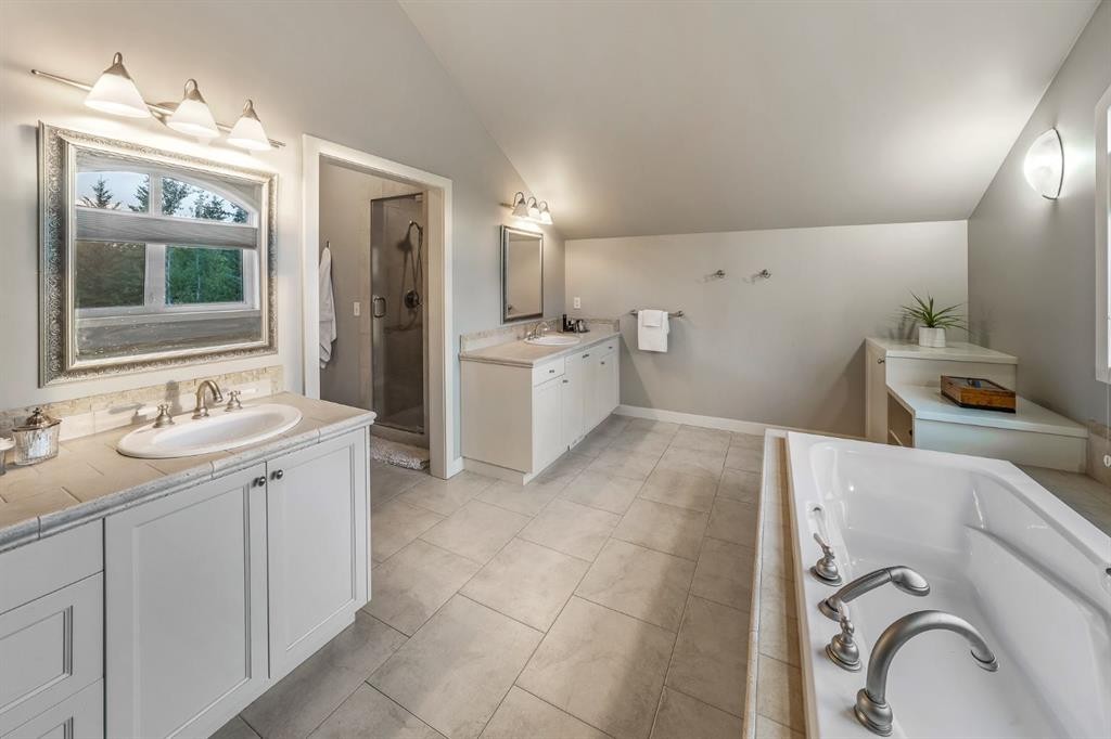 27 Snowberry Gate, Rural Rocky View County, AB - Indoor Photo Showing Bathroom