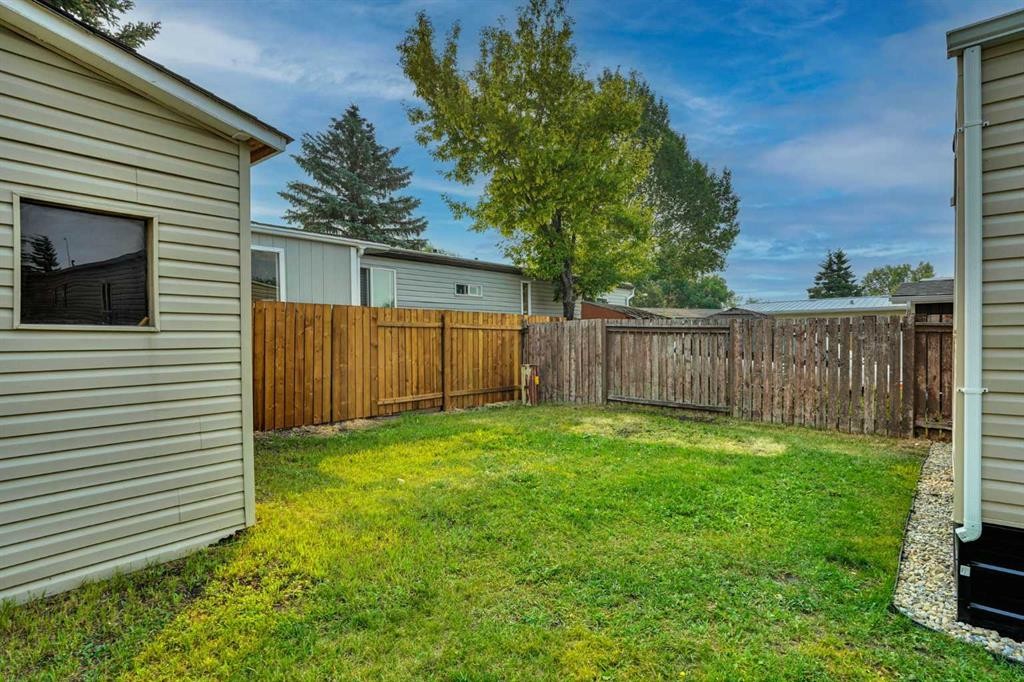 64 Huntwell Way Ne, Calgary, AB - Outdoor