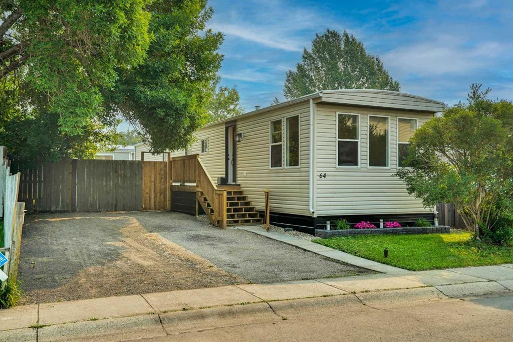 64 Huntwell Way Ne, Calgary, AB - Outdoor