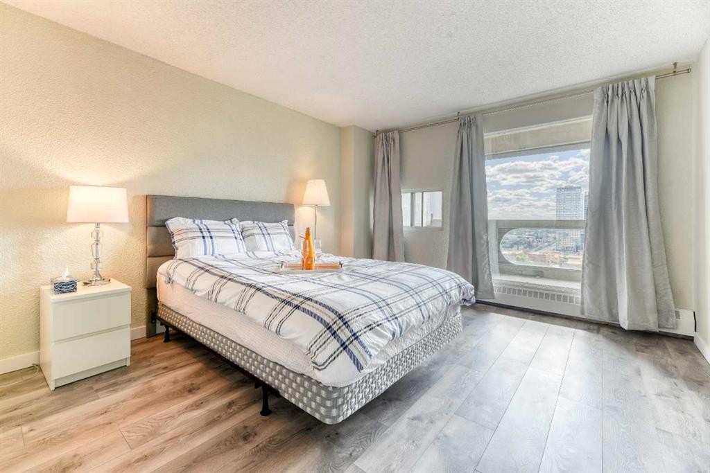 2209-221 6 Avenue Se, Calgary, AB - Indoor Photo Showing Bedroom