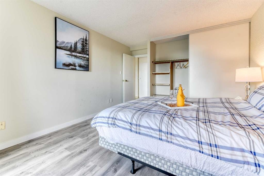 2209-221 6 Avenue Se, Calgary, AB - Indoor Photo Showing Bedroom