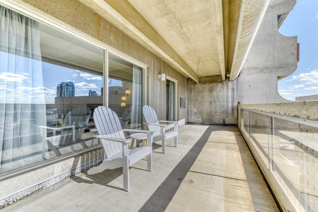 2209-221 6 Avenue Se, Calgary, AB - Outdoor