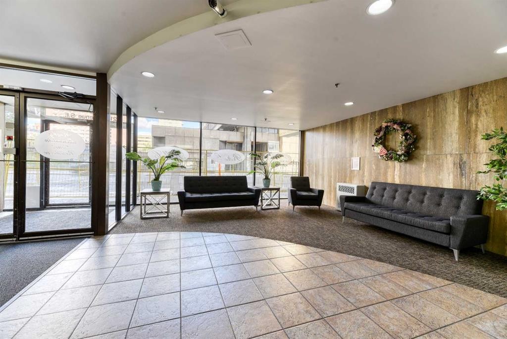 2209-221 6 Avenue Se, Calgary, AB - Indoor Photo Showing Other Room