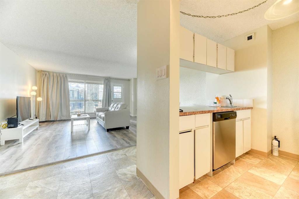 2209-221 6 Avenue Se, Calgary, AB - Indoor