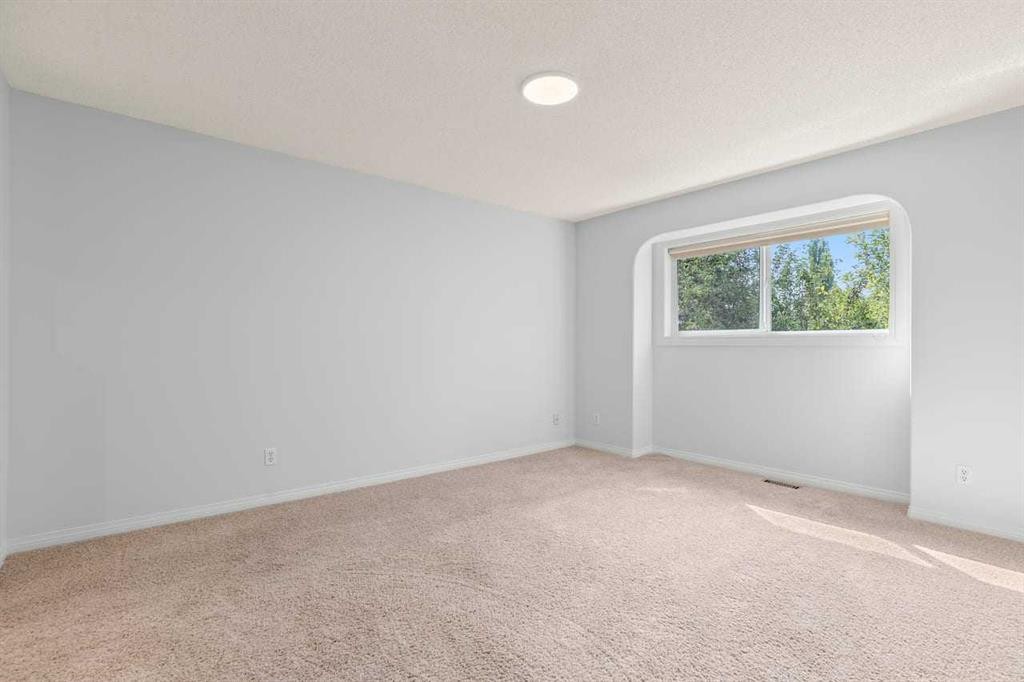 162 Millbank Hill Sw, Calgary, AB - Indoor Photo Showing Other Room