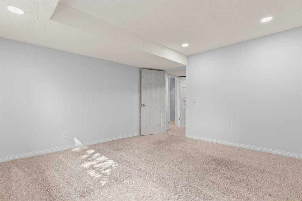 162 Millbank Hill Sw, Calgary, AB - Indoor Photo Showing Other Room