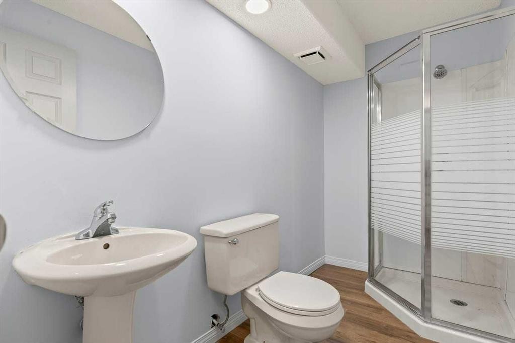 162 Millbank Hill Sw, Calgary, AB - Indoor Photo Showing Bathroom