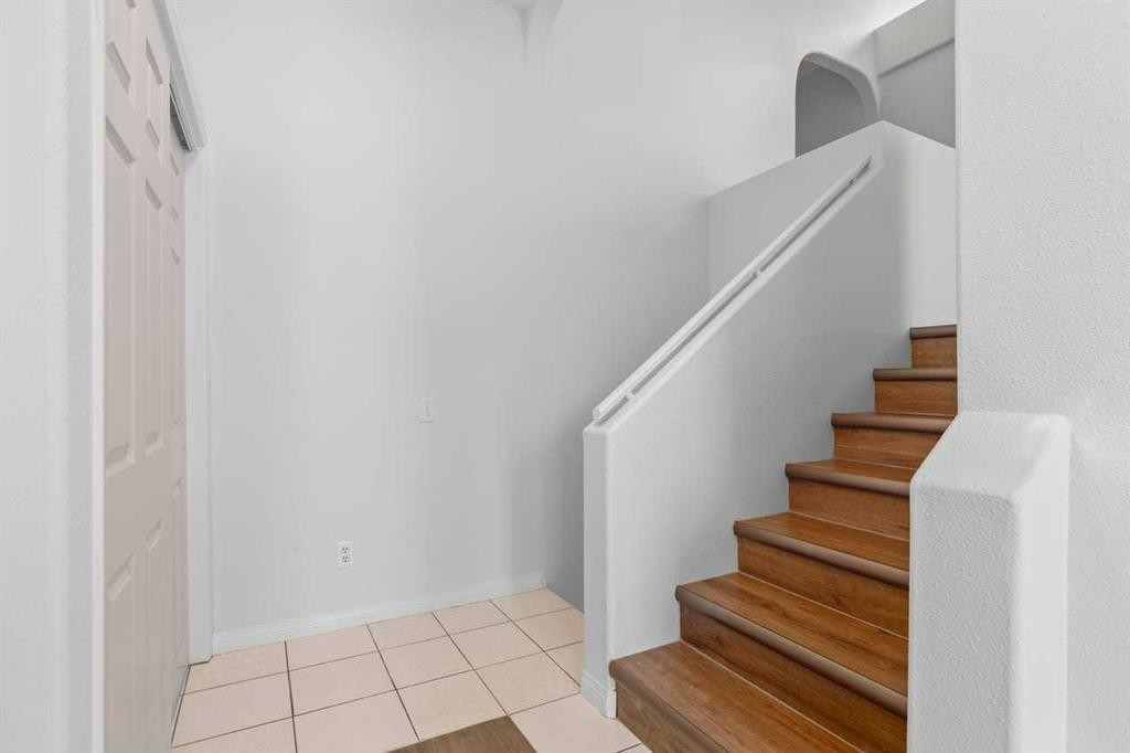 162 Millbank Hill Sw, Calgary, AB - Indoor Photo Showing Other Room