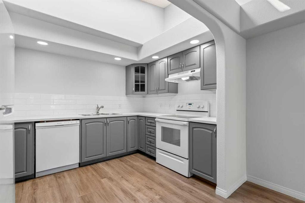 162 Millbank Hill Sw, Calgary, AB - Indoor Photo Showing Kitchen With Double Sink