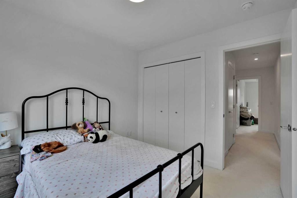76 Amblefield Terrace Nw, Calgary, AB - Indoor Photo Showing Bedroom
