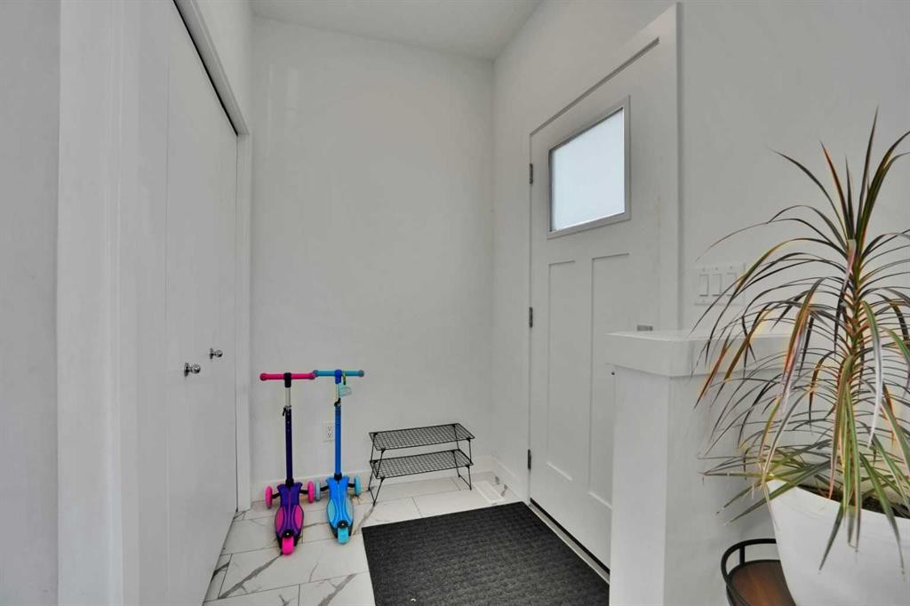 76 Amblefield Terrace Nw, Calgary, AB - Indoor Photo Showing Other Room