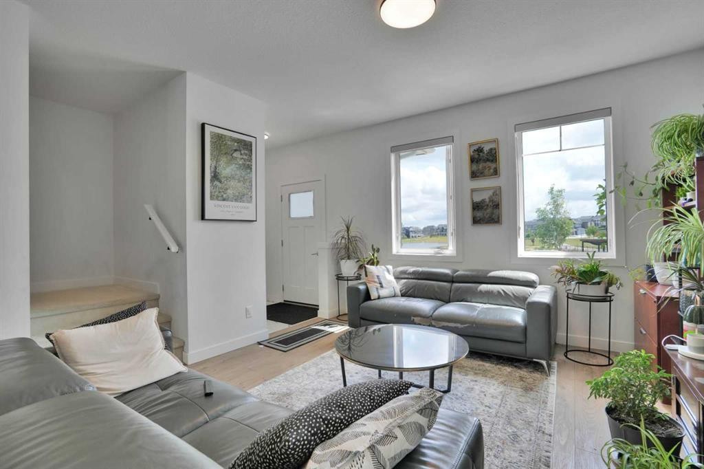 76 Amblefield Terrace Nw, Calgary, AB - Indoor Photo Showing Living Room
