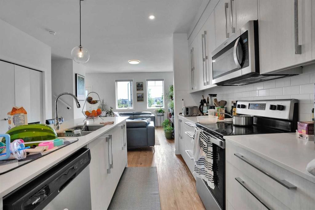 76 Amblefield Terrace Nw, Calgary, AB - Indoor Photo Showing Kitchen With Upgraded Kitchen
