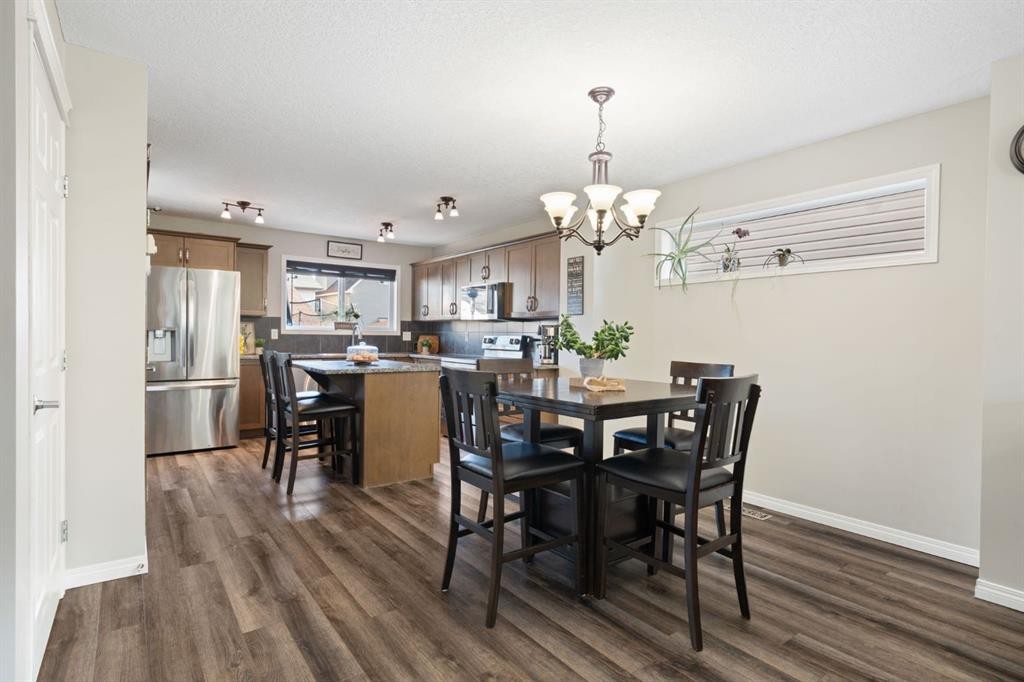 70 Walden Manor Se, Calgary, AB - Indoor Photo Showing Dining Room