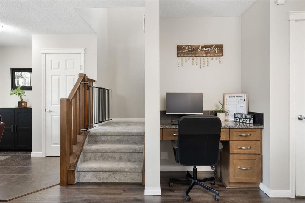 70 Walden Manor Se, Calgary, AB - Indoor Photo Showing Office