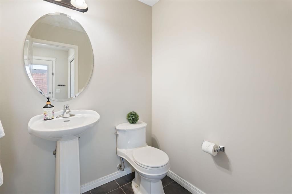 70 Walden Manor Se, Calgary, AB - Indoor Photo Showing Bathroom