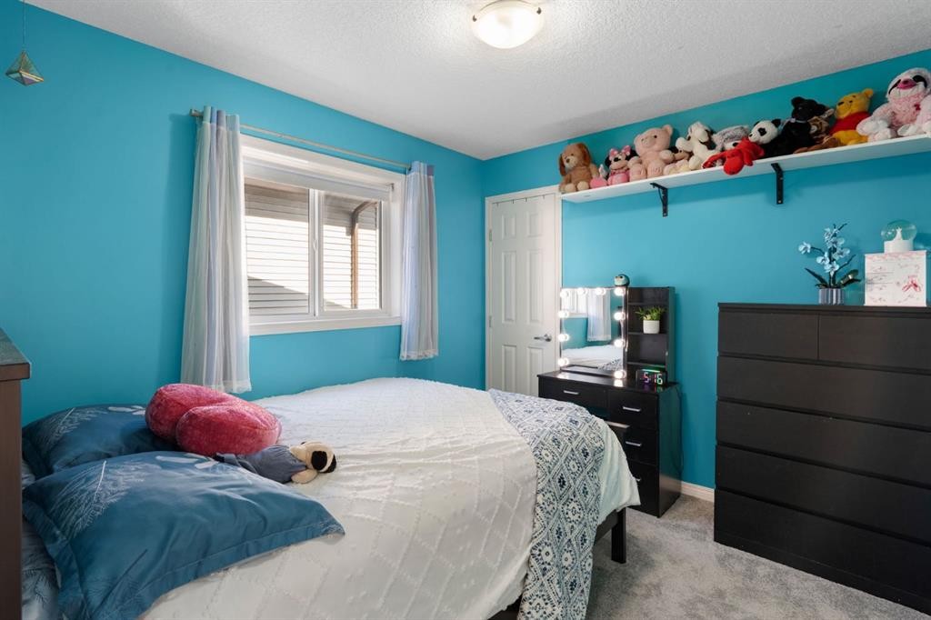 70 Walden Manor Se, Calgary, AB - Indoor Photo Showing Bedroom