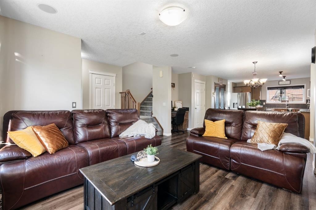 70 Walden Manor Se, Calgary, AB - Indoor Photo Showing Living Room